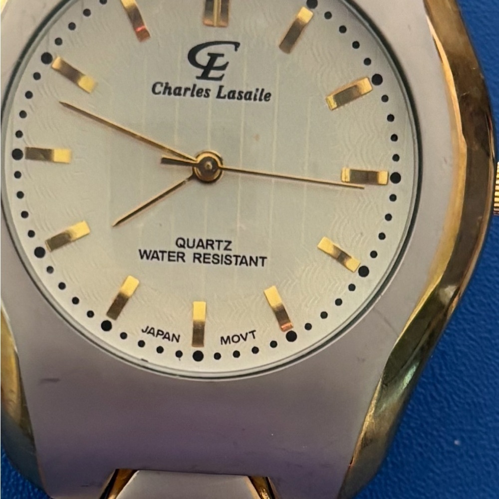 Charles Lasalle gold and Silver Quartz Watch needs a battery